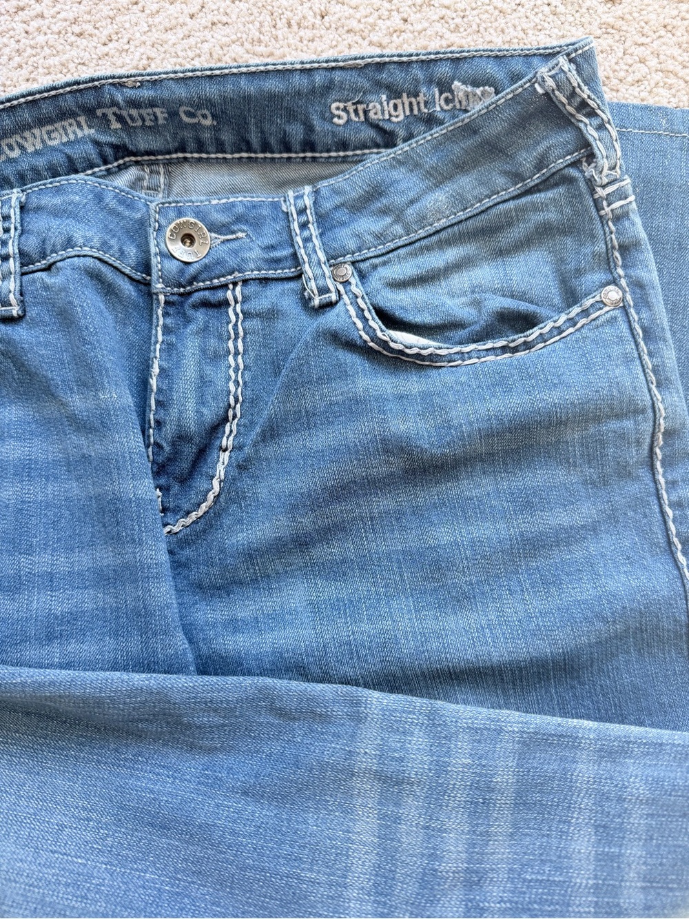 Straight Jeans in Light Blue - Cowgirl Tuff